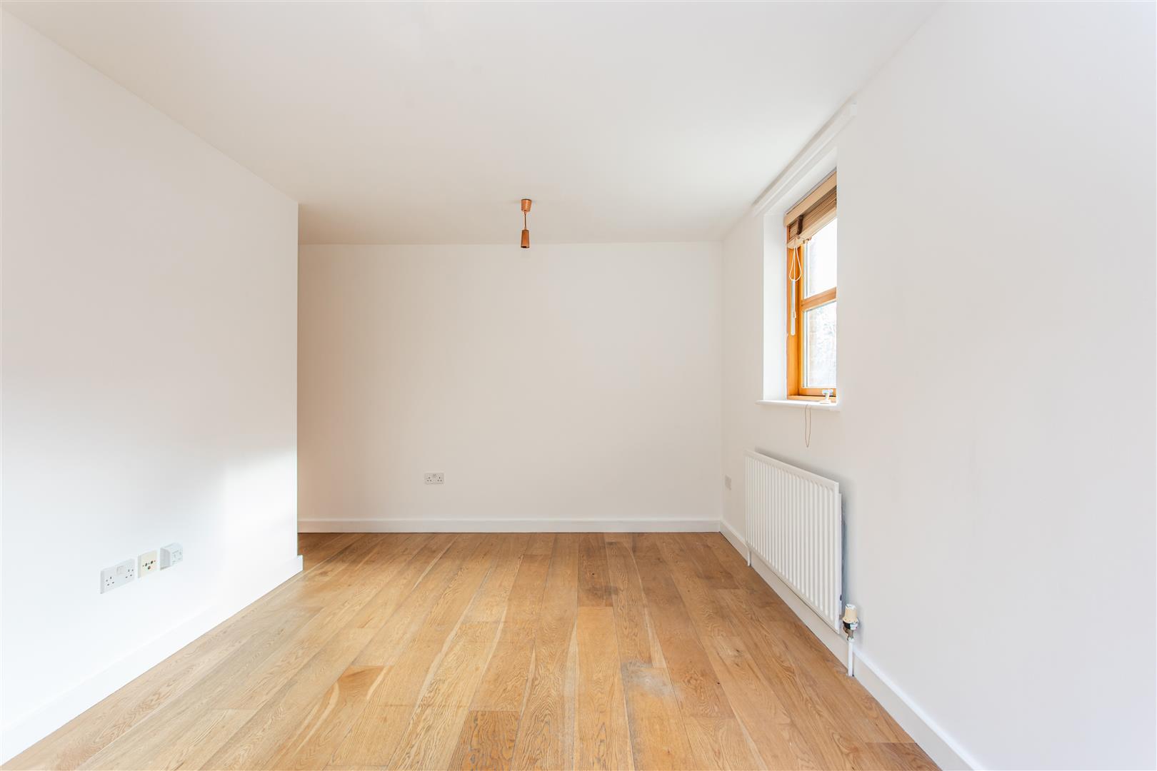 2 bed property in Denmark Place, Bow